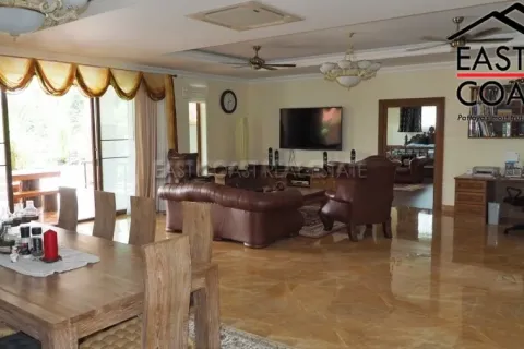 Casa de 4 dormitorios en Pattaya, Tailandia № 213204 - foto 6
