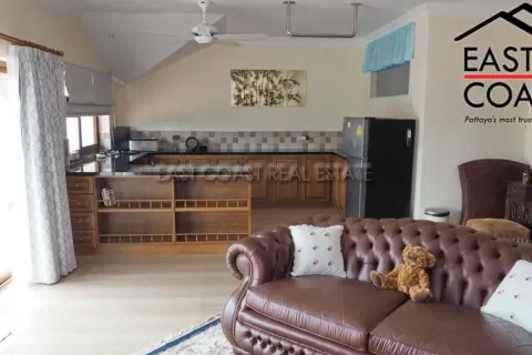 Casa de 4 dormitorios en Pattaya, Tailandia № 213204 - foto 9