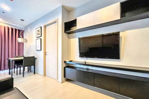 Кондоминиум с 1 спальней в Пхракханонге, Бангкок, Таиланд № 119233 - фото 1