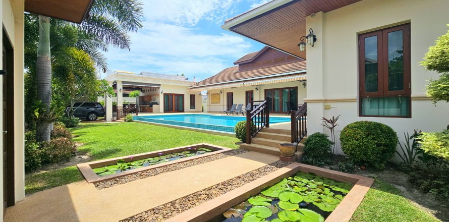 Maison à Hua Hin, Thaïlande 4 chambres № 136608
