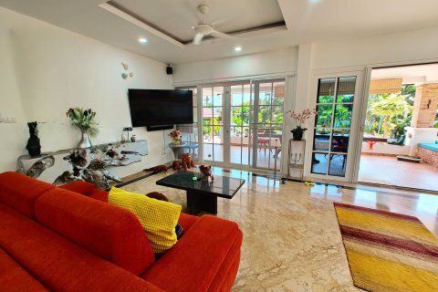 Villa in Hua Hin, Thailand 4 bedrooms № 157195 - photo 2