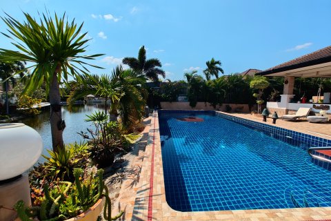 Villa in Hua Hin, Thailand 4 bedrooms № 157195 - photo 19