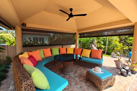 Villa in Hua Hin, Thailand 4 bedrooms № 157195 - photo 18