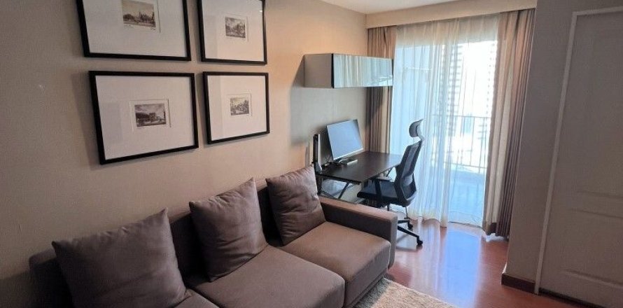 Studio in the Condo in Huai Khwang, Bangkok, Thailand № 157192