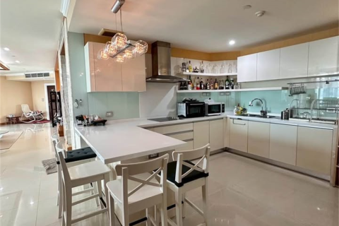 Condo in Bangkok, Thailand, 4 bedrooms № 190041