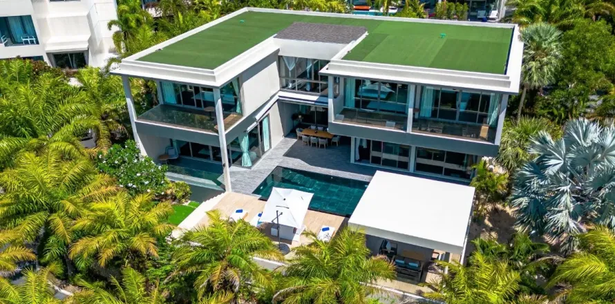 Villa in Phuket, Thailand 6 bedrooms № 149170