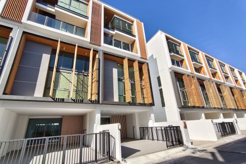 Таунхаус в Суан Луанге, Бангкок, Таиланд с 2 спальнями  № 173590 - фото 1