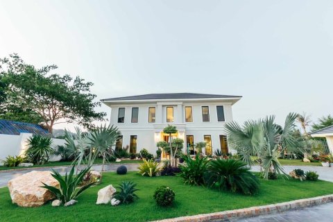 Villa in Hua Hin, Thailand 5 bedrooms № 160572 - photo 2