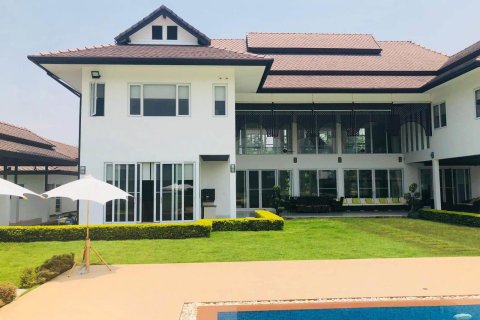 Villa in Chiang Mai, Thailand 5 bedrooms № 160020