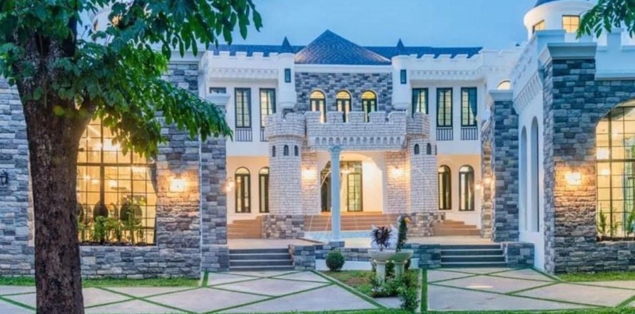 House in Chiang Mai, Thailand 5 bedrooms № 160016