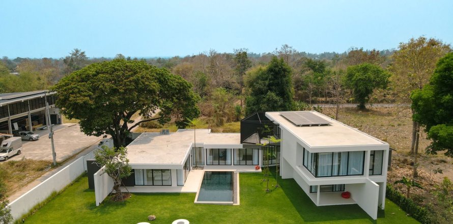 Villa in Chiang Mai, Thailand 4 bedrooms № 160017