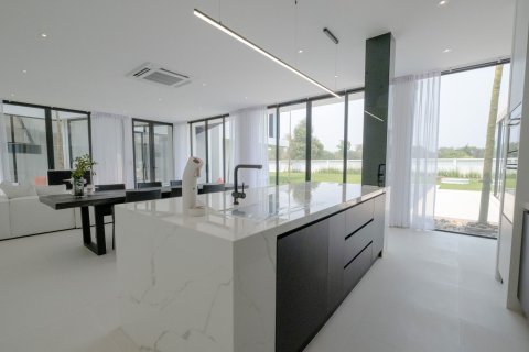 Villa in Chiang Mai, Thailand 4 bedrooms № 160017 - photo 14