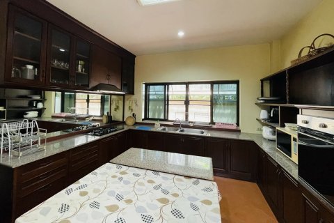 Villa in Chiang Mai, Thailand 5 bedrooms № 160022 - photo 16