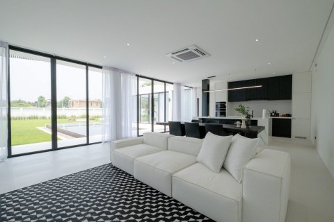 Villa in Chiang Mai, Thailand 4 bedrooms № 160018 - photo 12