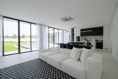 Villa in Chiang Mai, Thailand 4 bedrooms № 160018 - photo 12