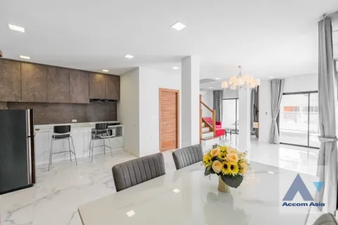 Casa de 3 dormitorios en Watthana, Bangkok, Tailandia № 214377 - foto 3