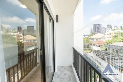 Casa de 3 dormitorios en Watthana, Bangkok, Tailandia № 214377 - foto 12