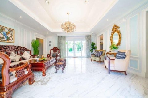 Chalet de 4 dormitorios en Pattaya, Tailandia № 173937 - foto 7