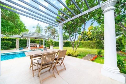Chalet de 4 dormitorios en Pattaya, Tailandia № 173937 - foto 3
