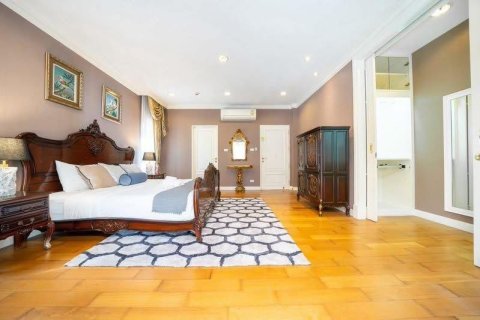 Chalet de 4 dormitorios en Pattaya, Tailandia № 173937 - foto 9
