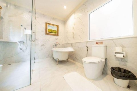 Chalet de 4 dormitorios en Pattaya, Tailandia № 173937 - foto 15
