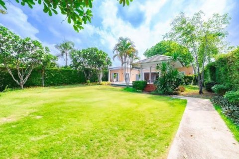 Chalet de 4 dormitorios en Pattaya, Tailandia № 173937 - foto 4