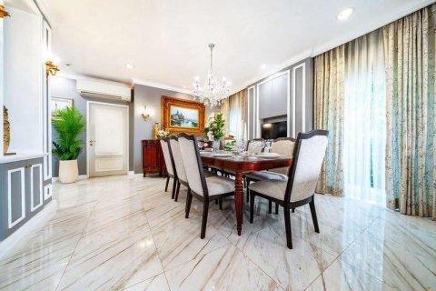 Chalet de 4 dormitorios en Pattaya, Tailandia № 173937 - foto 8