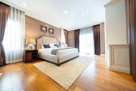 Chalet de 4 dormitorios en Pattaya, Tailandia № 173937 - foto 12