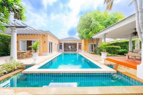 Villa in Pattaya, Thailand 4 bedrooms № 173937