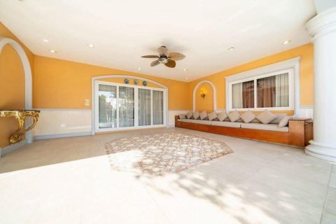 Chalet de 4 dormitorios en Pattaya, Tailandia № 173937 - foto 13