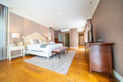 Chalet de 4 dormitorios en Pattaya, Tailandia № 173937 - foto 10