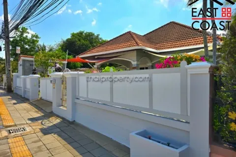 Casa de 3 dormitorios en Pattaya, Tailandia № 213335 - foto 2