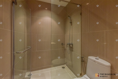 Condo in Bangkok, Thailand, 3 bedrooms № 186143 - photo 2