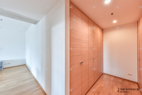Condo in Bangkok, Thailand, 3 bedrooms № 186143 - photo 8