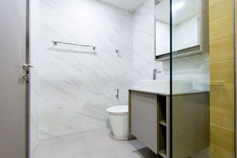 Condo à Watthana, Bangkok, Thaïlande, 2 chambres  № 161865 - photo 9
