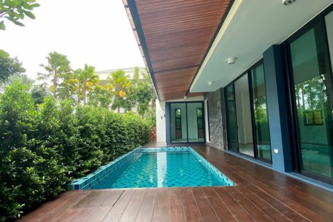 Villa in Phuket, Thailand 3 bedrooms № 161867 - photo 2