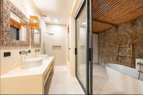 Villa in Ko Samui, Thailand 3 bedrooms № 161868 - photo 18