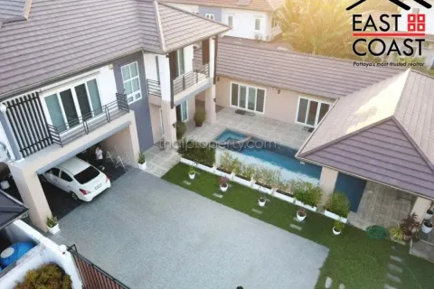 House in Pattaya, Thailand 7 bedrooms № 213371