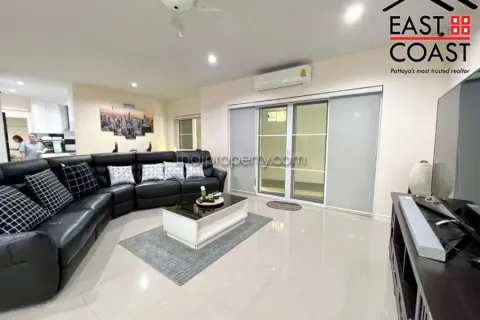Casa de 7 dormitorios en Pattaya, Tailandia № 213371 - foto 9