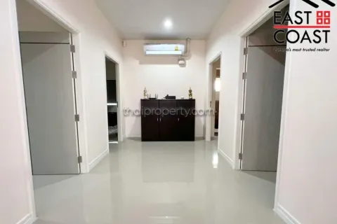 Casa de 7 dormitorios en Pattaya, Tailandia № 213371 - foto 14