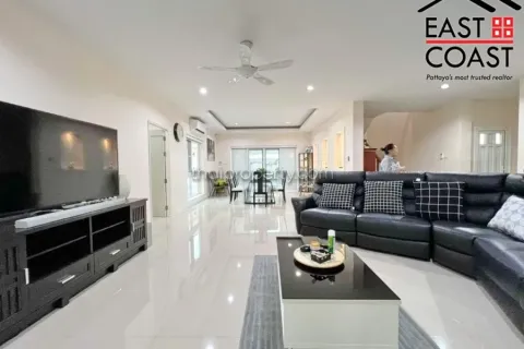 Casa de 7 dormitorios en Pattaya, Tailandia № 213371 - foto 11