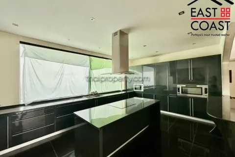 Casa de 4 dormitorios en Pattaya, Tailandia № 213369 - foto 13