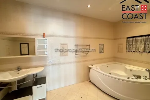 Casa de 4 dormitorios en Pattaya, Tailandia № 213369 - foto 19