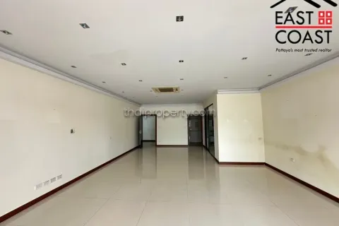 Casa de 4 dormitorios en Pattaya, Tailandia № 213369 - foto 9