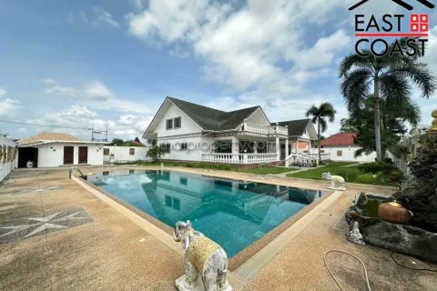 Casa de 4 dormitorios en Pattaya, Tailandia № 213369 - foto 4