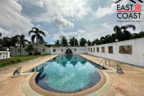 Casa de 4 dormitorios en Pattaya, Tailandia № 213369 - foto 5