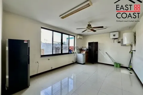 Casa de 4 dormitorios en Pattaya, Tailandia № 213369 - foto 14