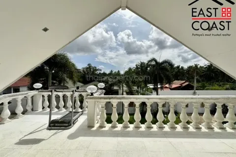 Casa de 4 dormitorios en Pattaya, Tailandia № 213369 - foto 7