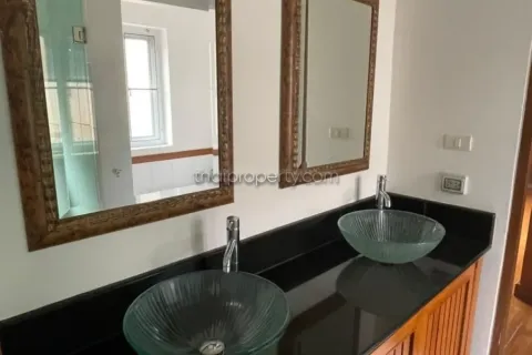 Casa de 5 dormitorios en Pattaya, Tailandia № 213372 - foto 15