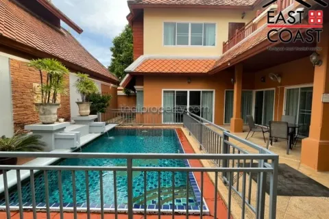 Casa de 5 dormitorios en Pattaya, Tailandia № 213372 - foto 2